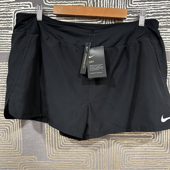 NIKE Women’s Running Shorts, Black NWT - Picture 7 of 10